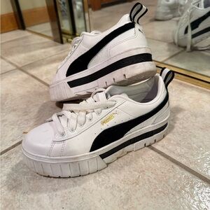 Authentic women’s Puma Mayze platform Sneakers
